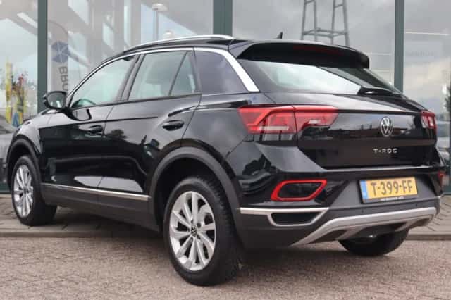 Volkswagen T-Roc (2023) thumbnail 3