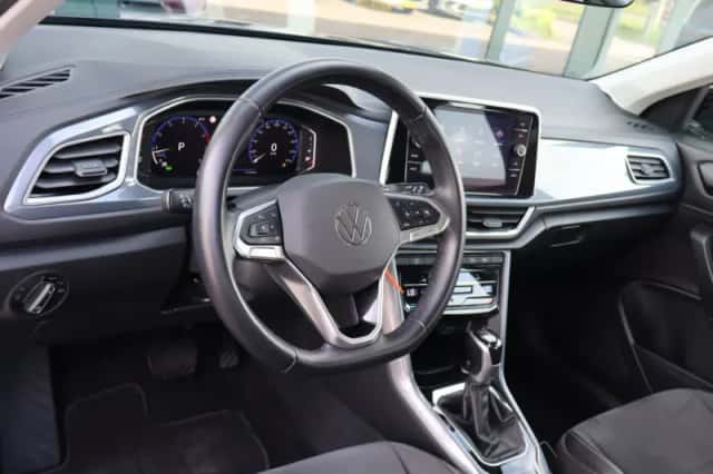 Volkswagen T-Roc (2023) thumbnail 5
