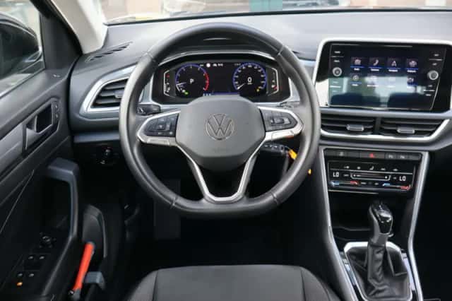 Volkswagen T-Roc (2023) thumbnail 6
