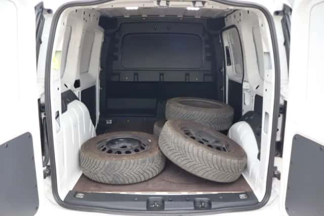 Volkswagen Caddy (2024) thumbnail 6