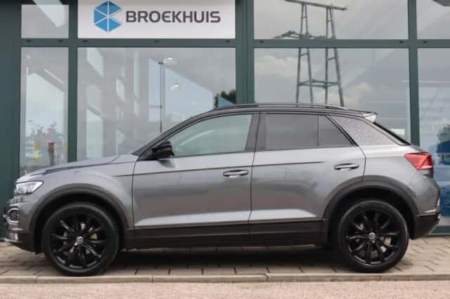 Volkswagen T-Roc (2022) thumbnail 2