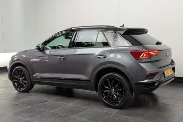 Volkswagen T-Roc (2022) thumbnail 2