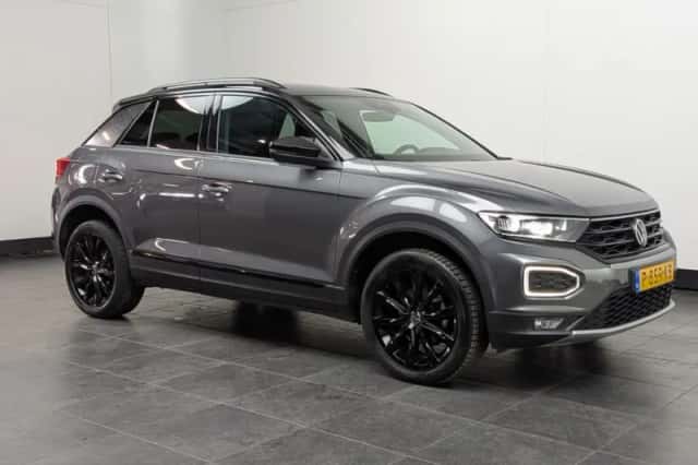 Volkswagen T-Roc (2022) thumbnail 3