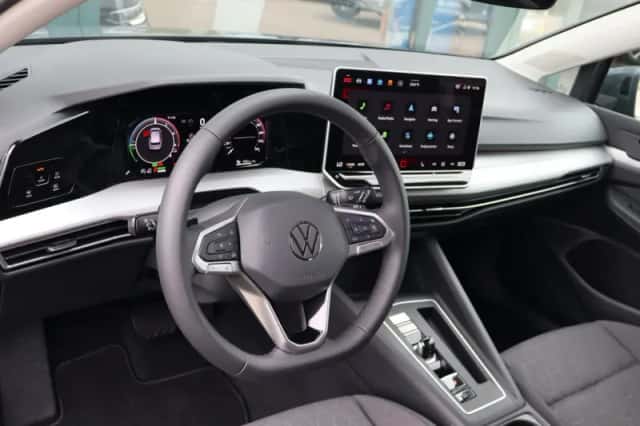 Volkswagen Golf (2026) thumbnail 4