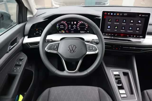 Volkswagen Golf (2026) thumbnail 5