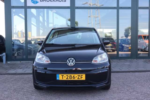 Volkswagen Up! (2023) thumbnail 3