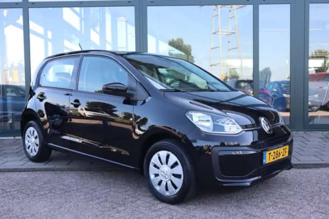 Volkswagen Up! (2023) thumbnail 4
