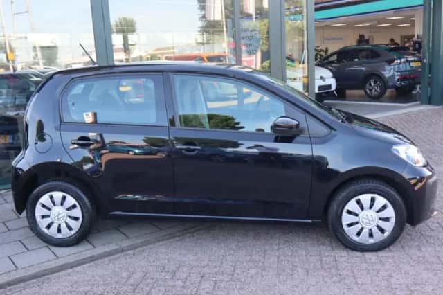 Volkswagen Up! (2023) thumbnail 5