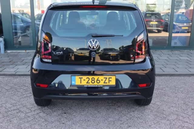 Volkswagen Up! (2023) thumbnail 6