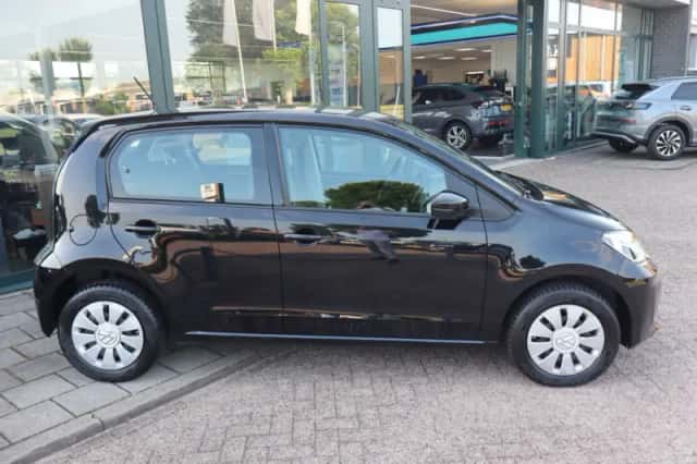 Volkswagen Up! (2023) thumbnail 6
