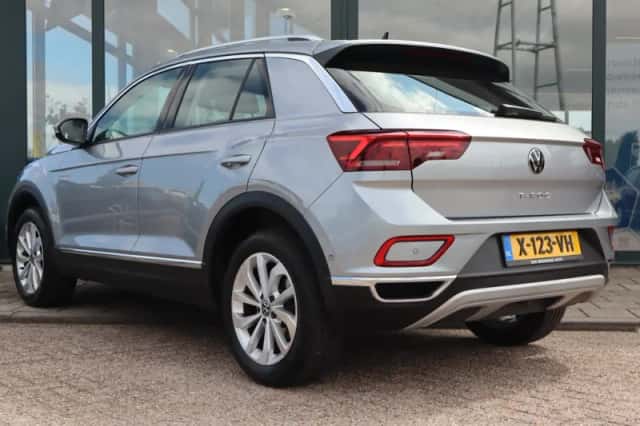Volkswagen T-Roc (2023) thumbnail 4