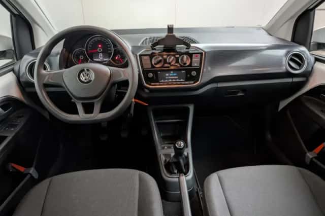 Volkswagen Up! (2019) thumbnail 4