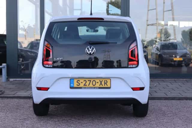 Volkswagen Up! (2023) thumbnail 5