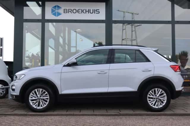 Volkswagen T-Roc (2021) thumbnail 2