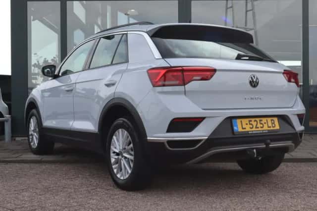 Volkswagen T-Roc (2021) thumbnail 3