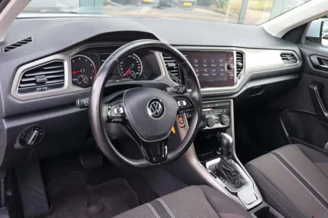 Volkswagen T-Roc (2021) thumbnail 4