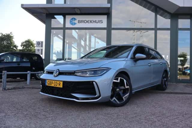Volkswagen Passat (2024) thumbnail 1
