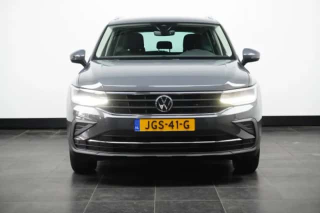 Volkswagen Tiguan (2023) thumbnail 2