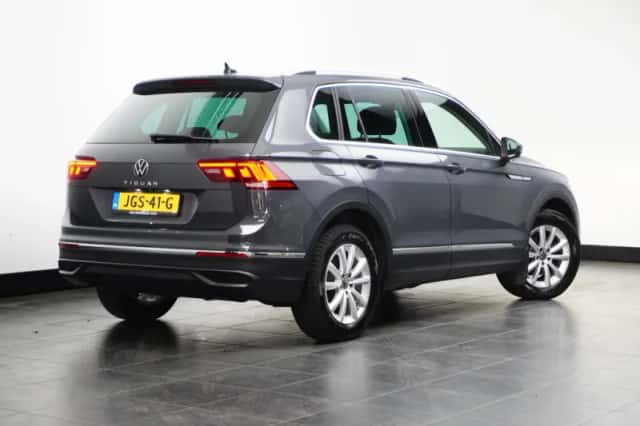 Volkswagen Tiguan (2023) thumbnail 4