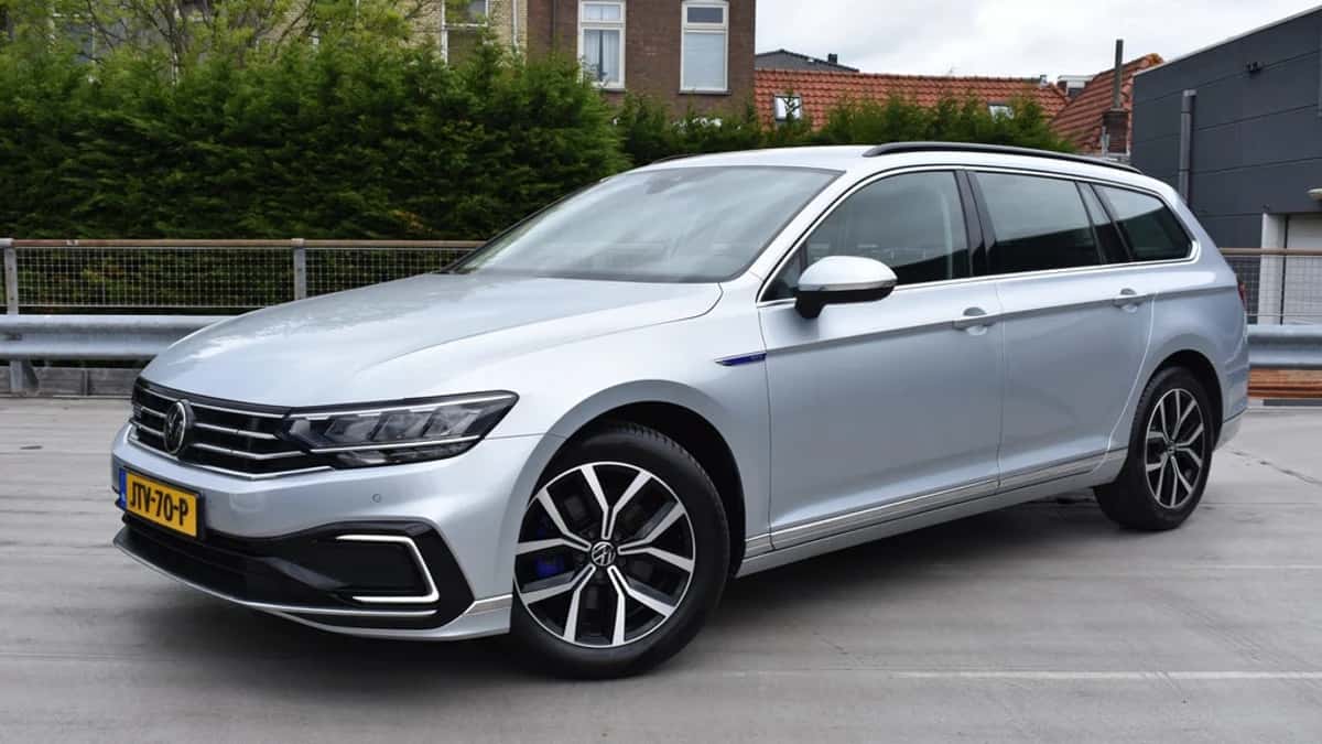 Volkswagen Passat (2022) — foto 1