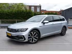 Volkswagen Passat (2022) thumbnail 1