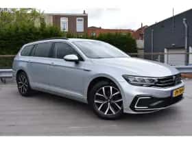 Volkswagen Passat (2022) thumbnail 2