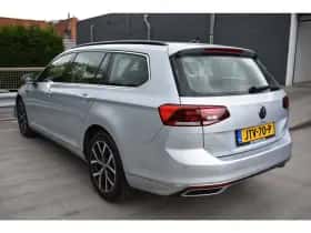Volkswagen Passat (2022) thumbnail 3