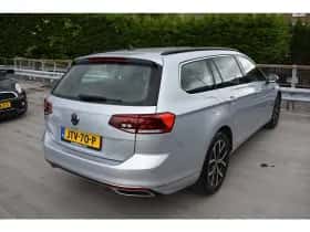 Volkswagen Passat (2022) thumbnail 4