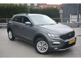 Volkswagen T-Roc (2022) thumbnail 2