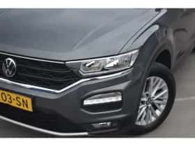 Volkswagen T-Roc (2022) thumbnail 5
