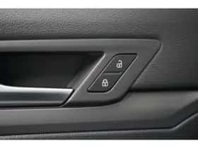 Volkswagen Golf (2023) thumbnail 12