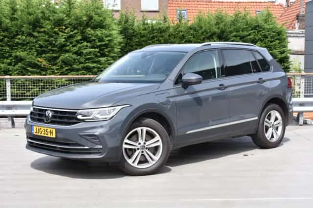 Volkswagen Tiguan (2022) thumbnail 1