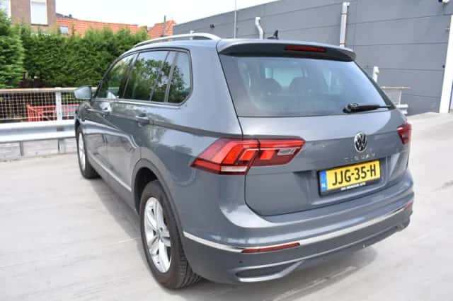 Volkswagen Tiguan (2022) thumbnail 3