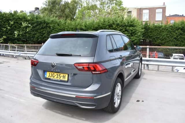 Volkswagen Tiguan (2022) thumbnail 4