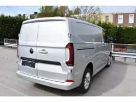 Volkswagen Transporter (2024) thumbnail 4