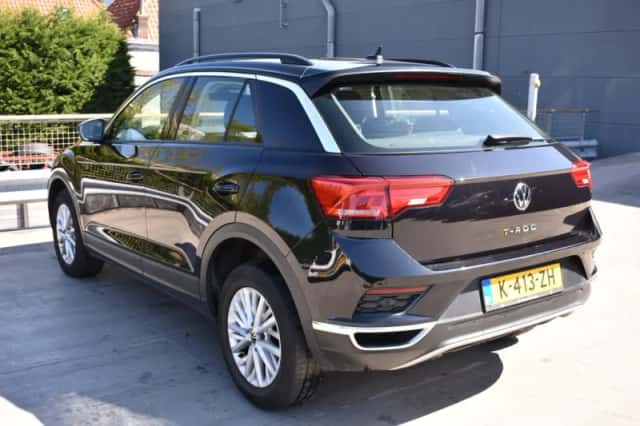 Volkswagen T-Roc (2021) thumbnail 3