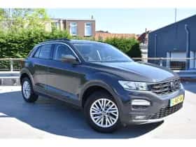 Volkswagen T-Roc (2021) thumbnail 2