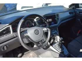 Volkswagen T-Roc (2021) thumbnail 8
