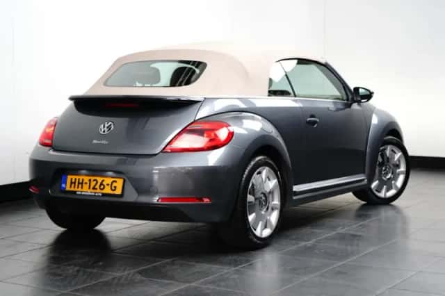 Volkswagen Beetle (2015) thumbnail 4