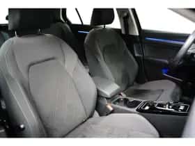 Volkswagen Golf (2023) thumbnail 6