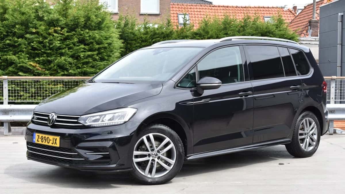Volkswagen Touran (2023) — foto 1