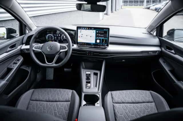 Volkswagen Golf (2026) thumbnail 3