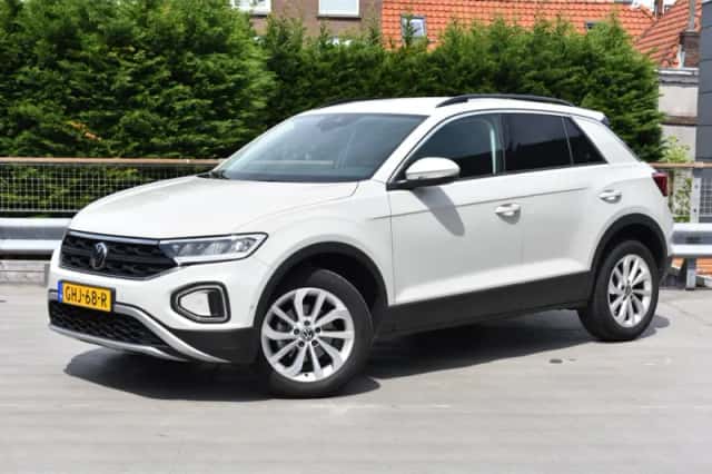 Volkswagen T-Roc (2024) thumbnail 1