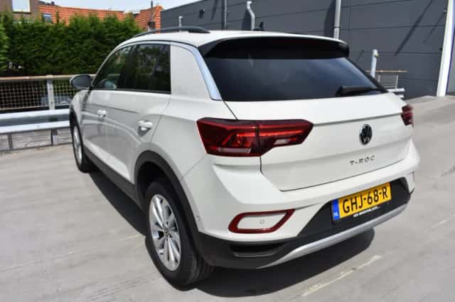 Volkswagen T-Roc (2024) thumbnail 3