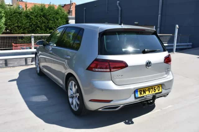 Volkswagen Golf (2018) thumbnail 3
