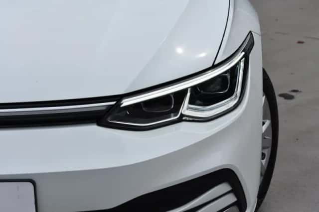 Volkswagen Golf (2022) thumbnail 3