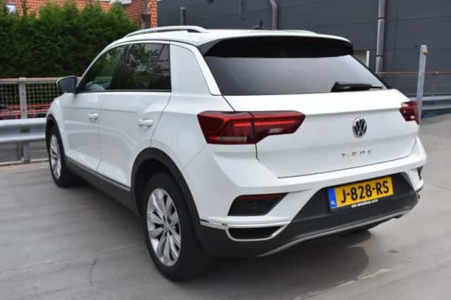 Volkswagen T-Roc (2019) thumbnail 3