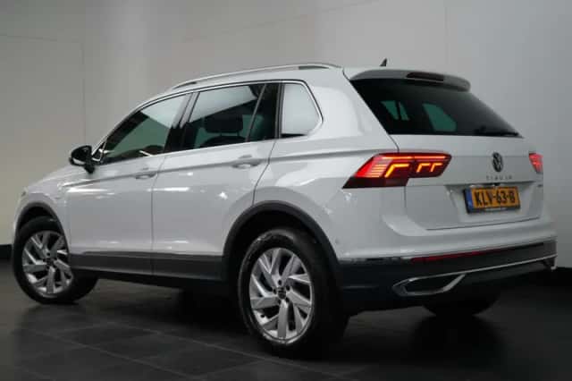 Volkswagen Tiguan (2023) thumbnail 2