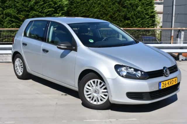 Volkswagen Golf (2010) thumbnail 2