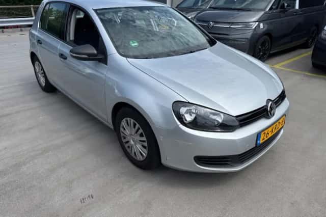 Volkswagen Golf (2010) thumbnail 2